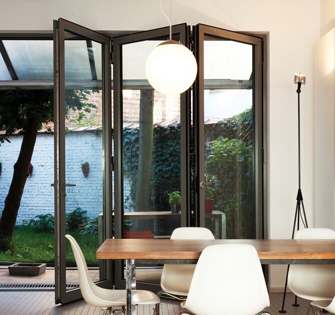 Reynaers ConceptFolding 77 aluminium vouwsysteem met 8 panelen en hoogte tot 3 meter geplaatst door Deralux in Limburg