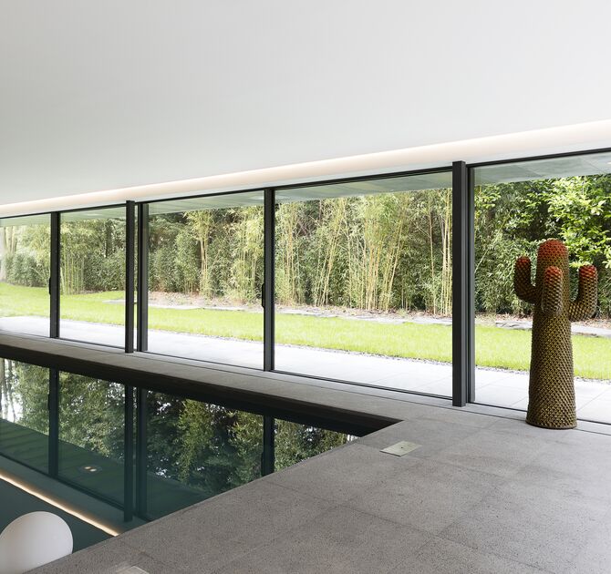 Reynaers HiFinity aluminium schuifsysteem met 35 mm profiel geplaatst door Deralux in Limburg